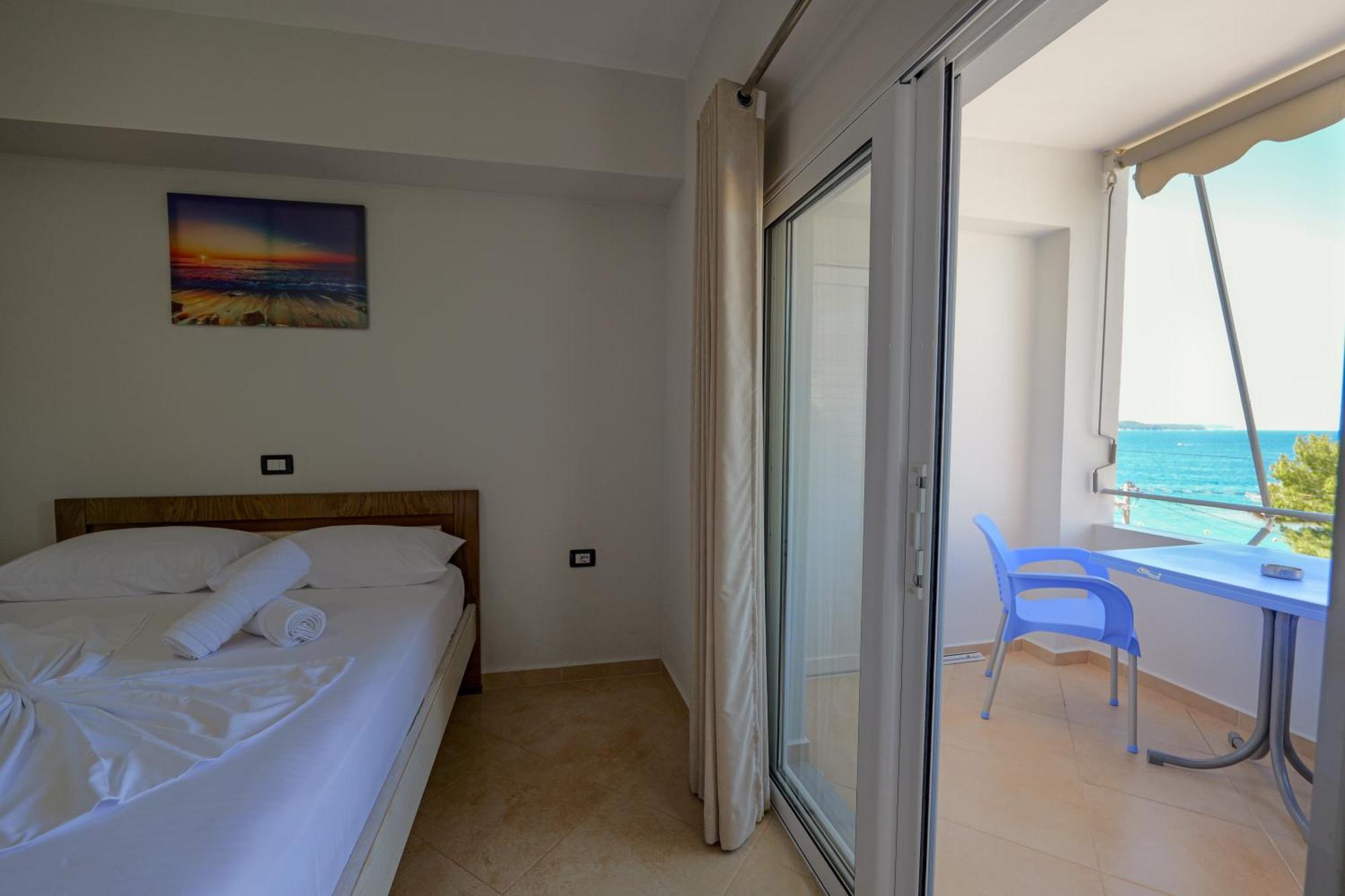 Livia'S Guesthouse Ksamil Ngoại thất bức ảnh