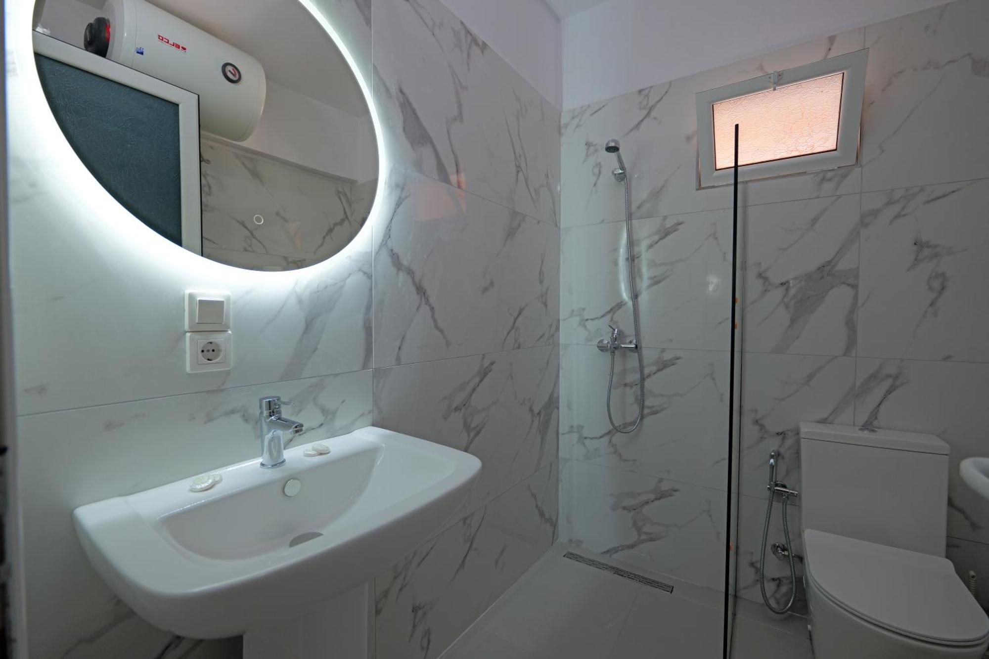 Livia'S Guesthouse Ksamil Ngoại thất bức ảnh