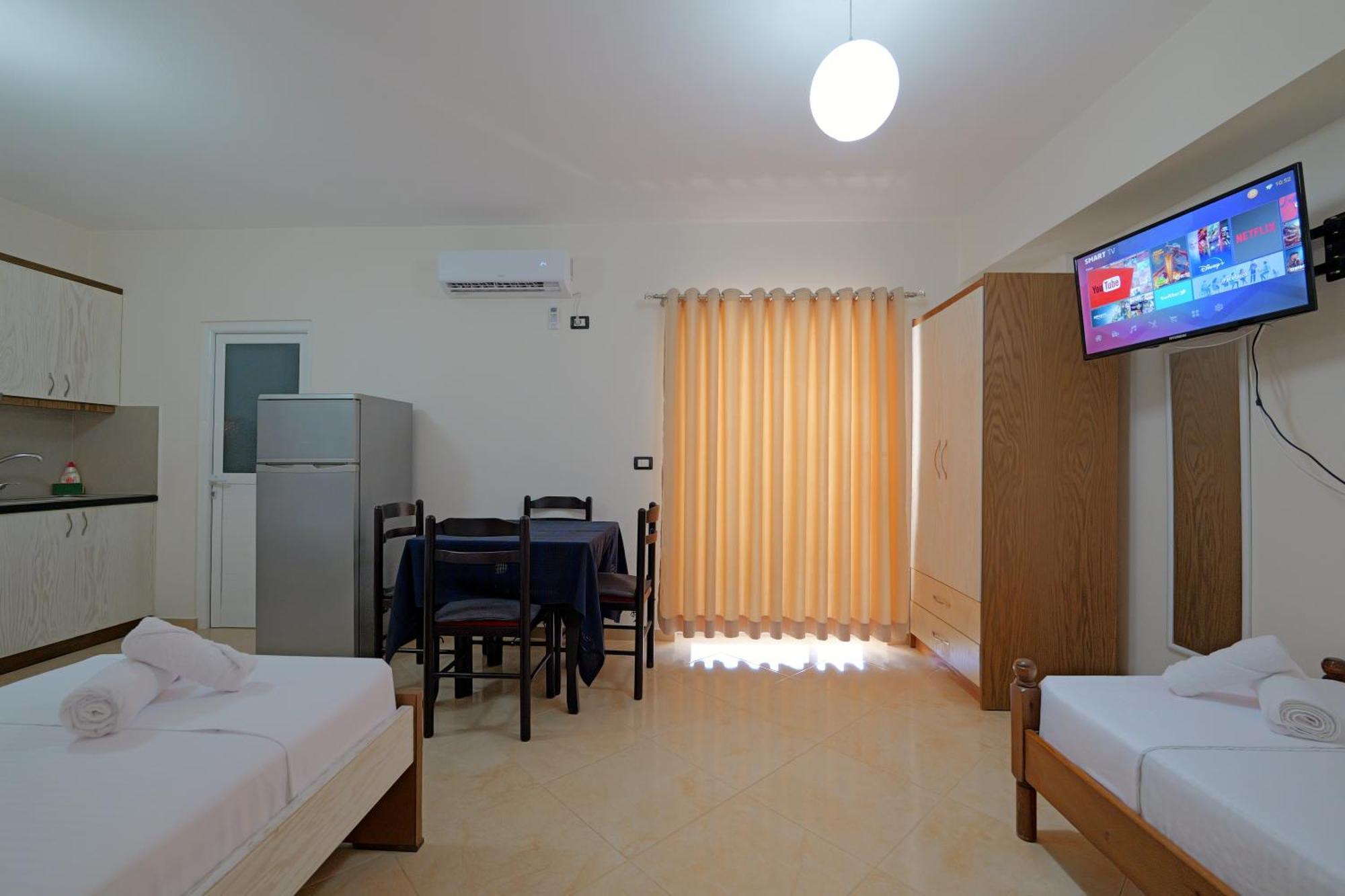 Livia'S Guesthouse Ksamil Ngoại thất bức ảnh