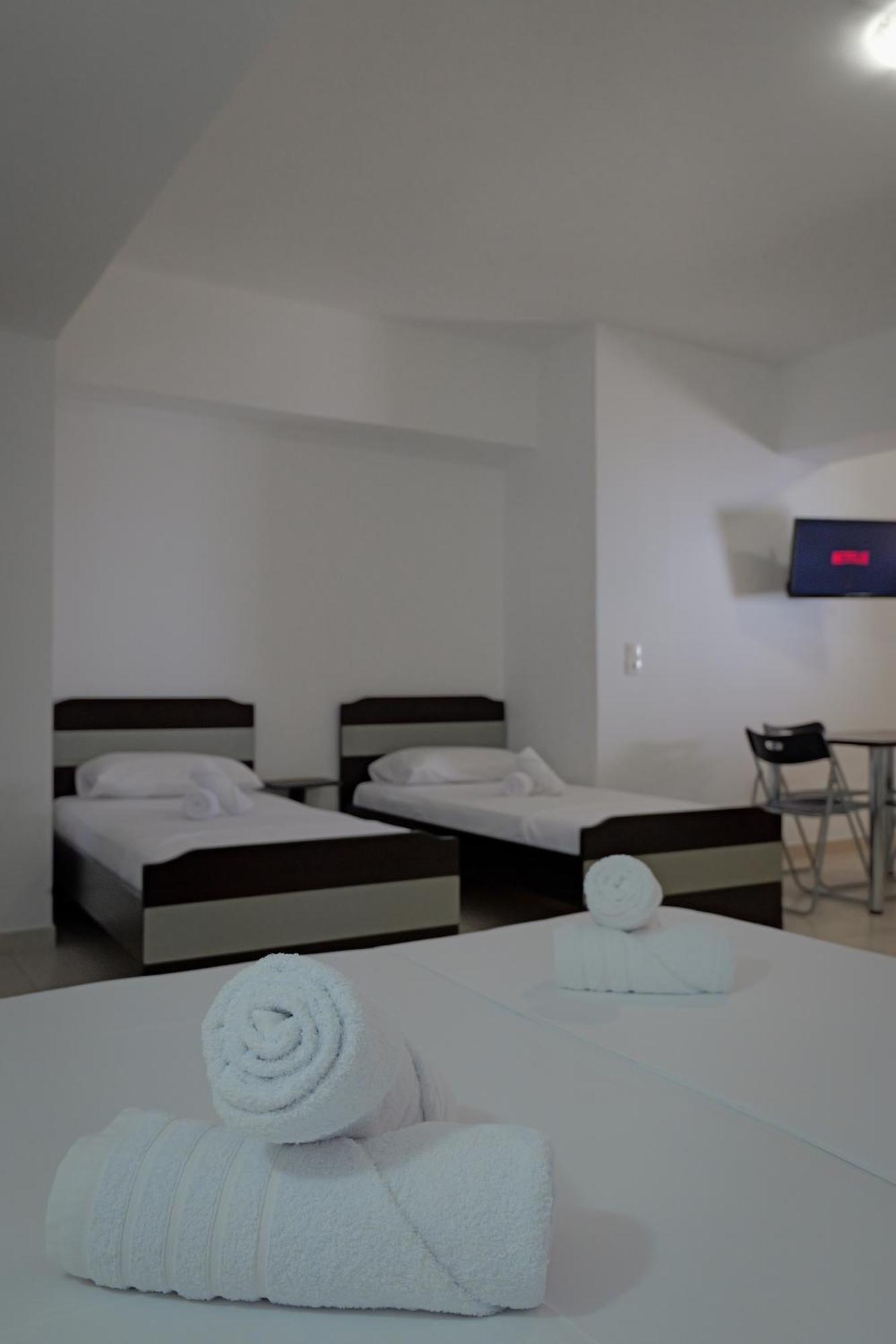Livia'S Guesthouse Ksamil Ngoại thất bức ảnh