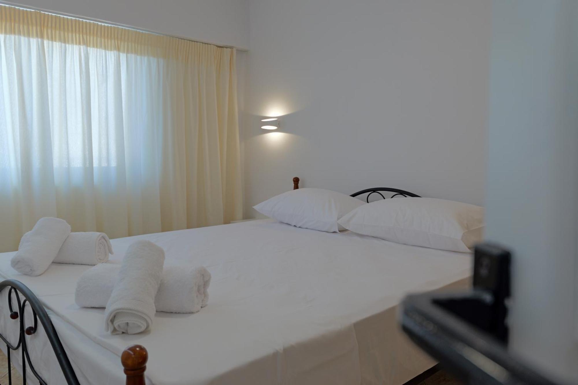 Livia'S Guesthouse Ksamil Ngoại thất bức ảnh