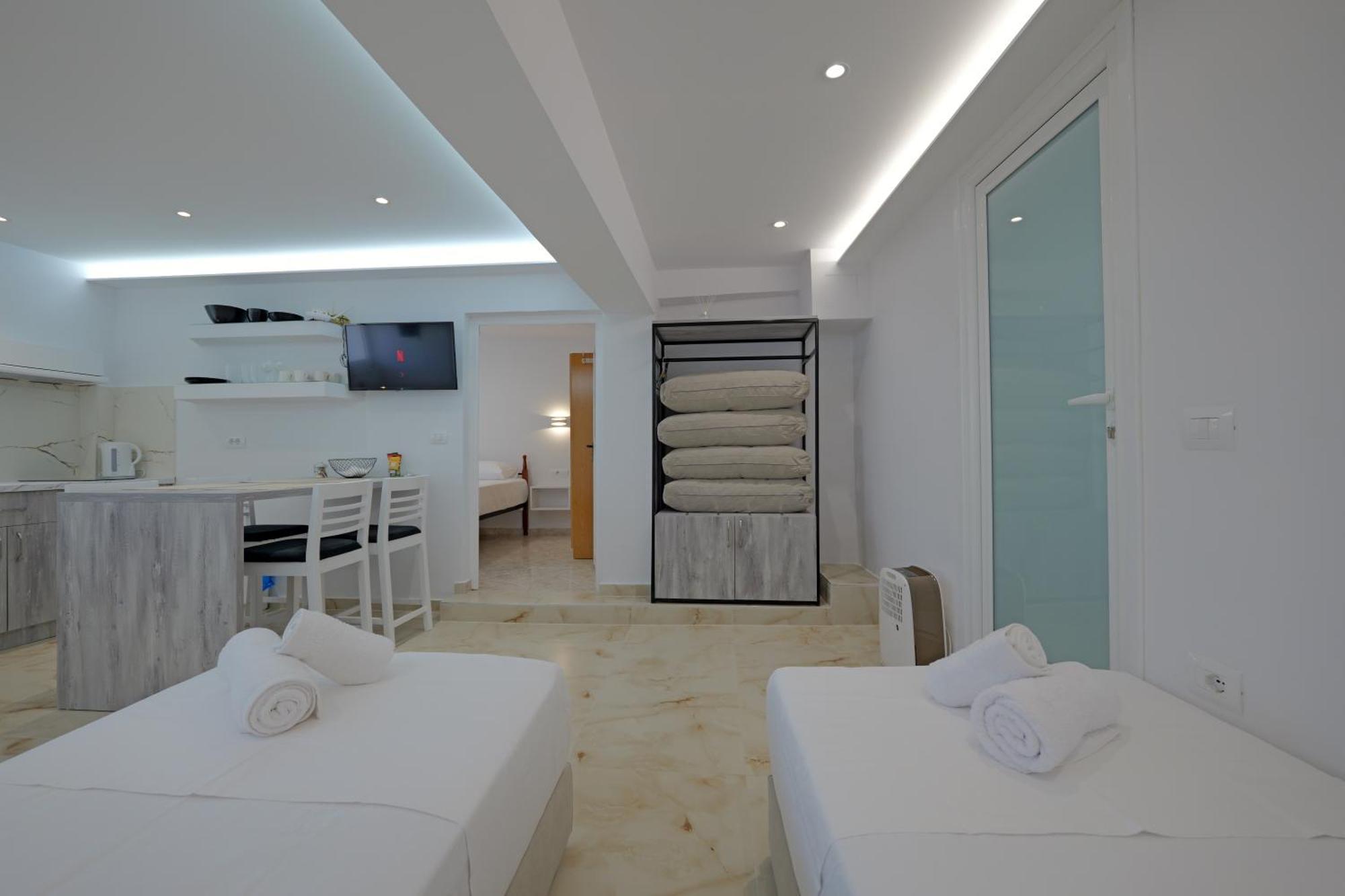 Livia'S Guesthouse Ksamil Ngoại thất bức ảnh