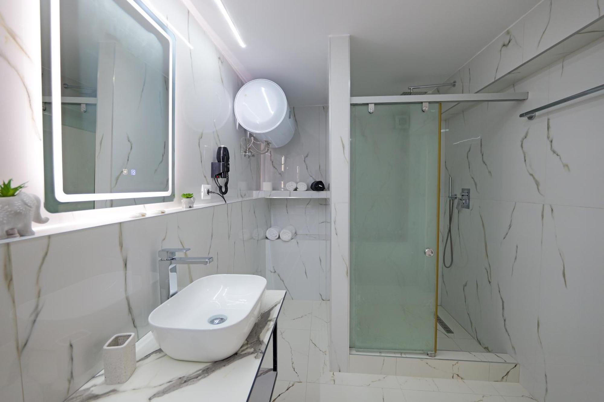 Livia'S Guesthouse Ksamil Ngoại thất bức ảnh