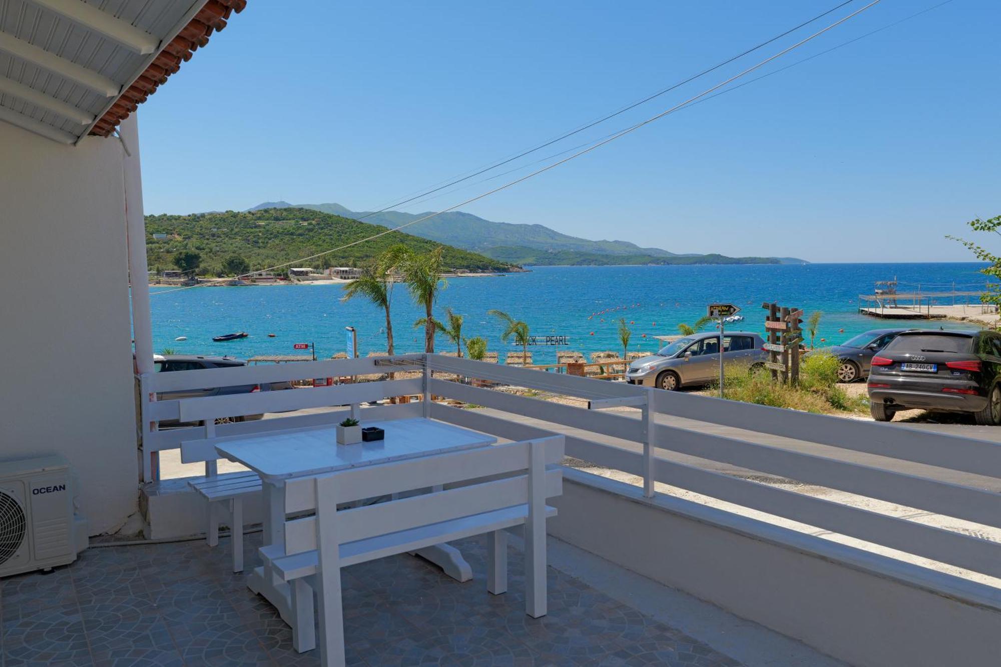 Livia'S Guesthouse Ksamil Ngoại thất bức ảnh