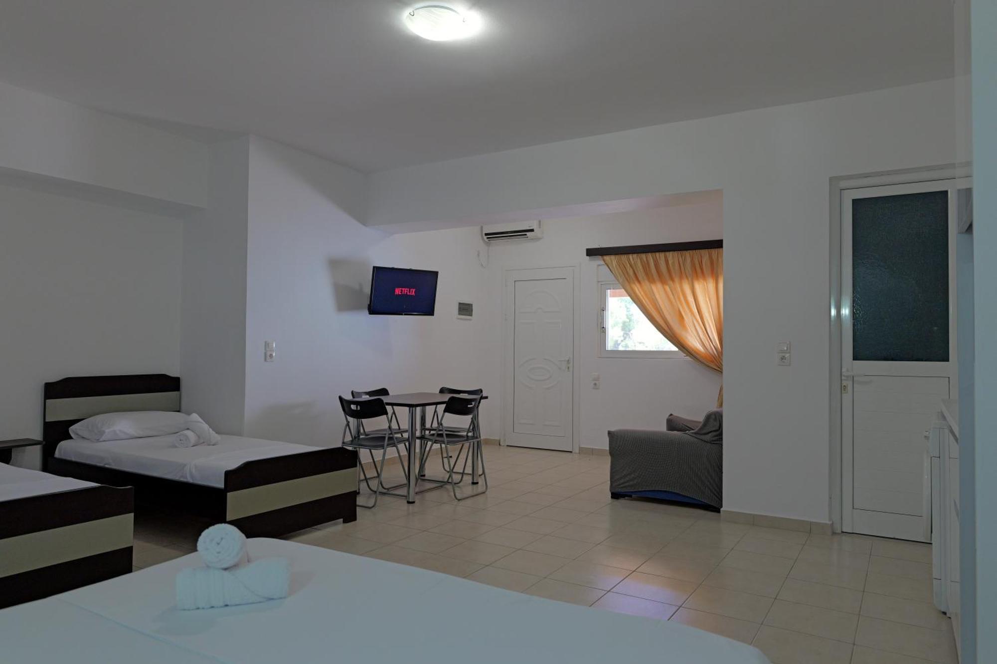 Livia'S Guesthouse Ksamil Ngoại thất bức ảnh