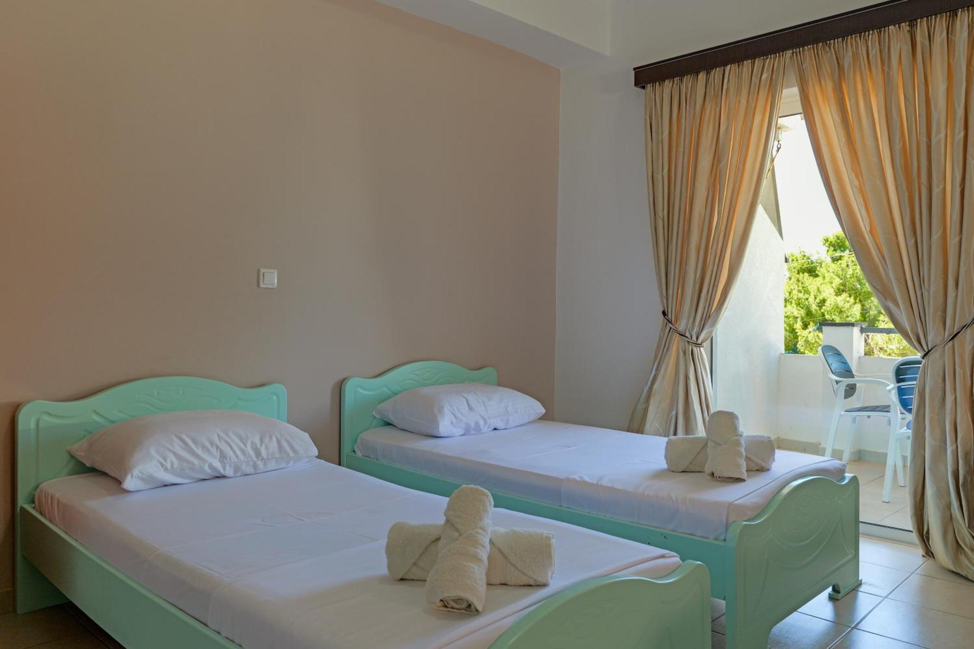 Livia'S Guesthouse Ksamil Ngoại thất bức ảnh