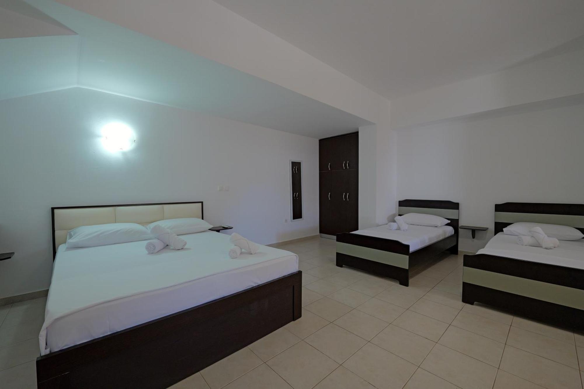 Livia'S Guesthouse Ksamil Ngoại thất bức ảnh