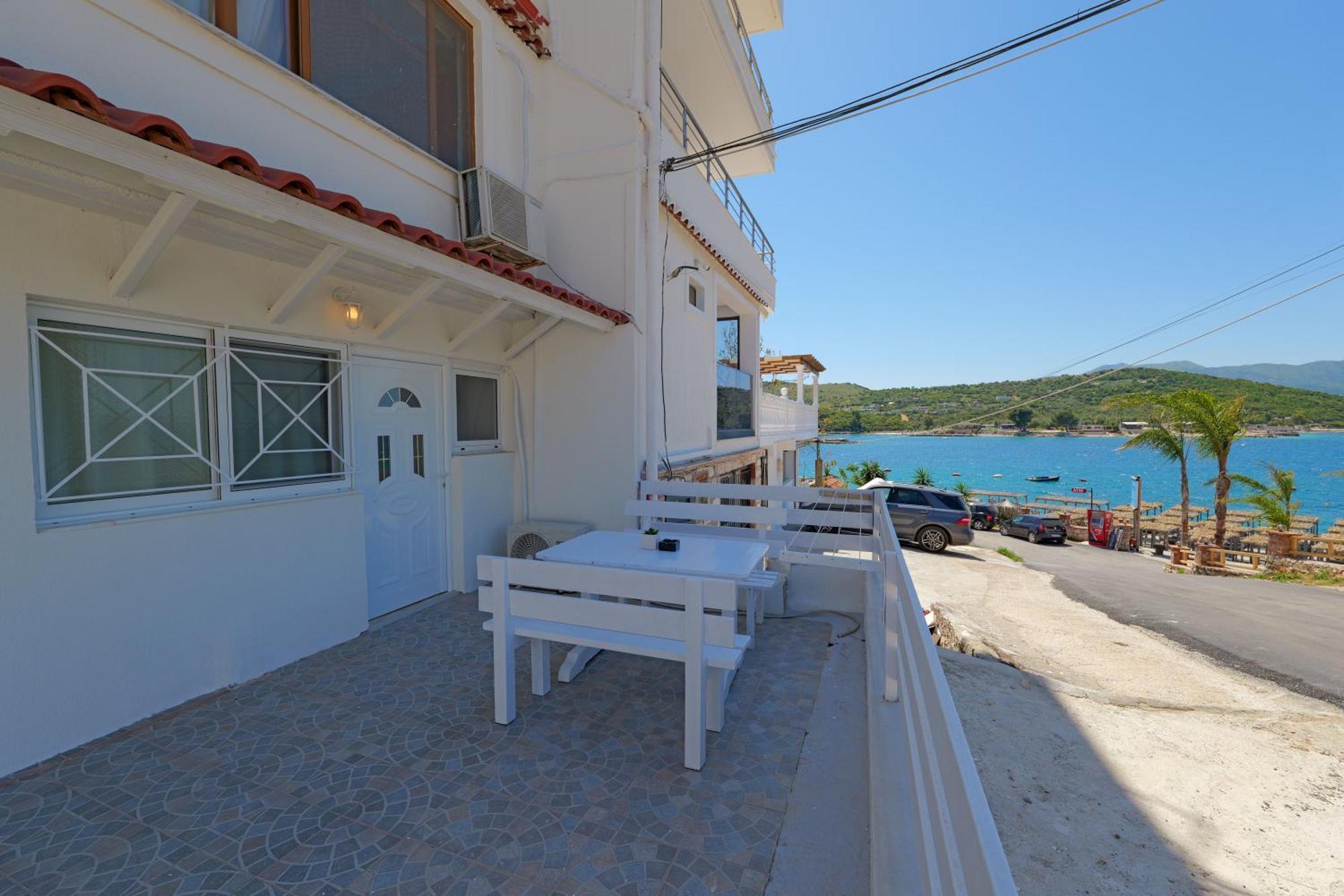 Livia'S Guesthouse Ksamil Ngoại thất bức ảnh