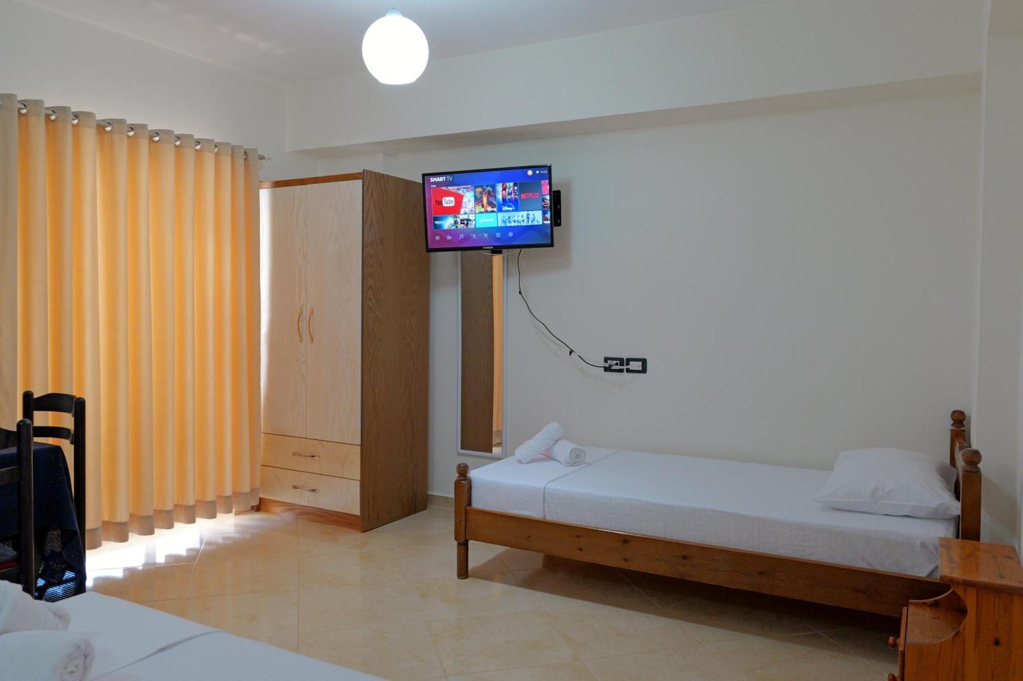Livia'S Guesthouse Ksamil Ngoại thất bức ảnh
