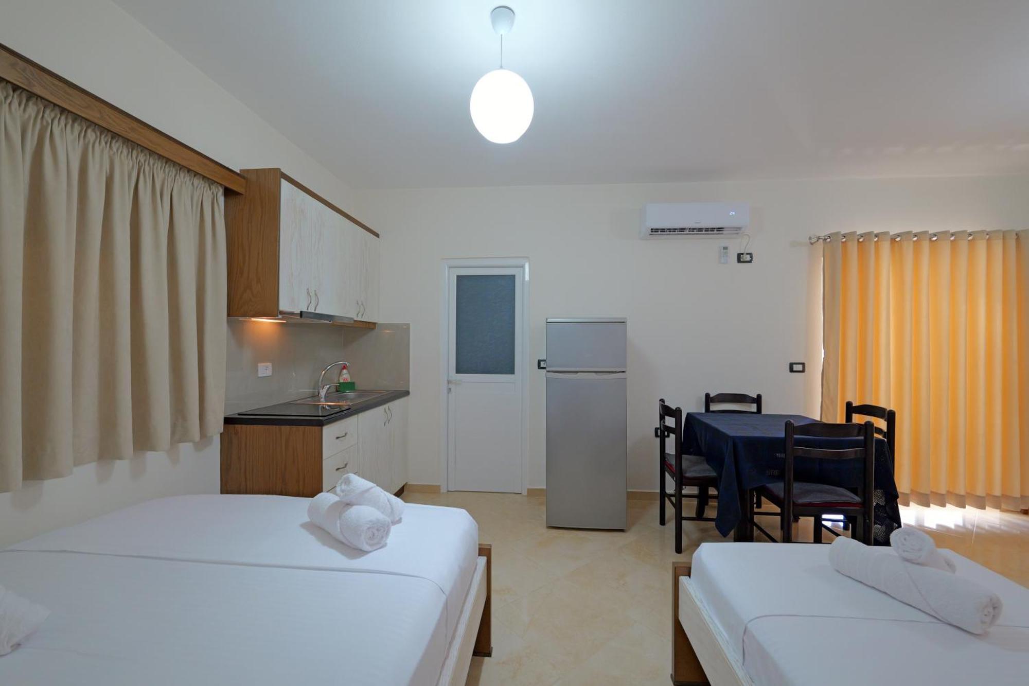 Livia'S Guesthouse Ksamil Ngoại thất bức ảnh