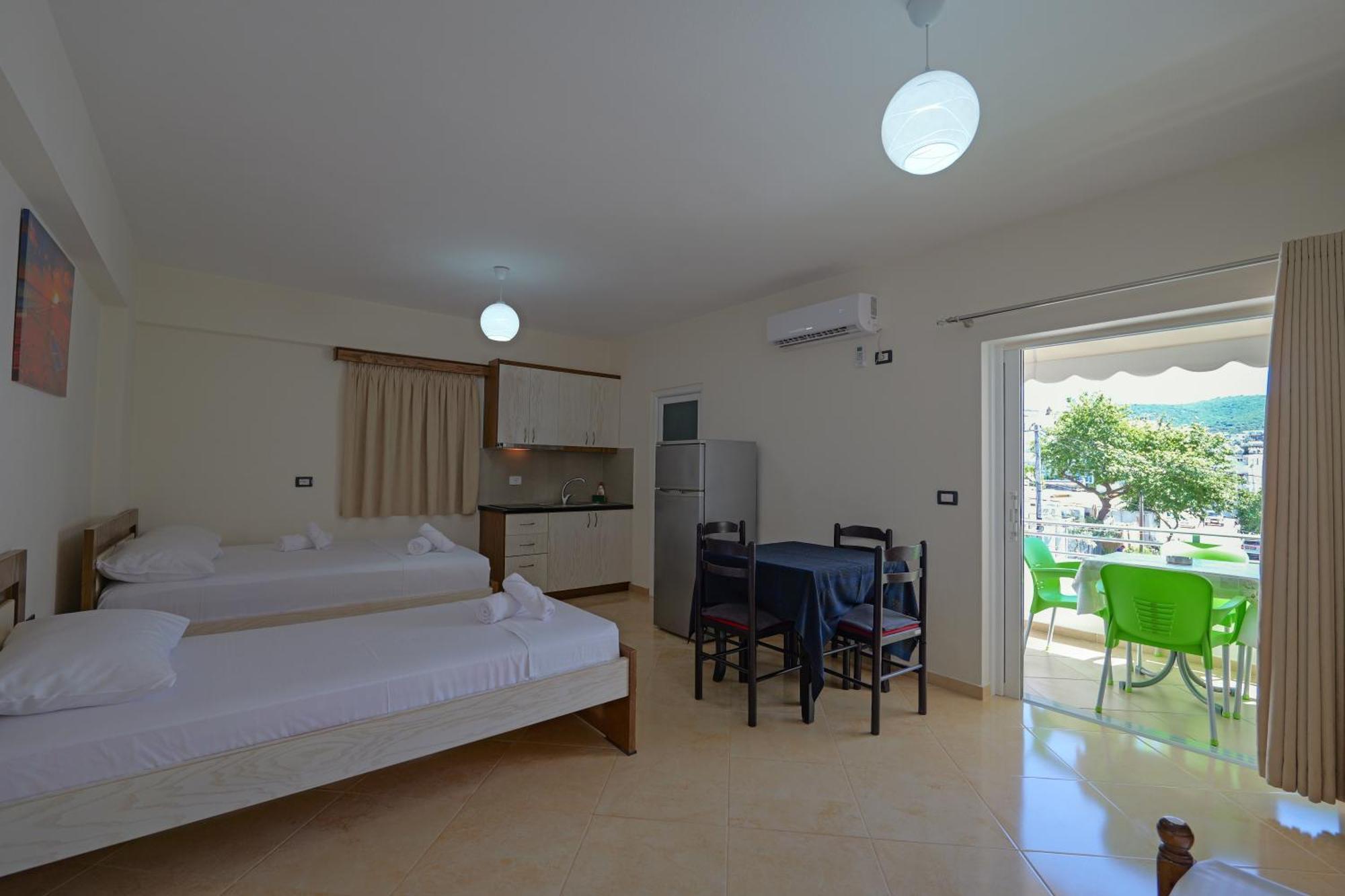 Livia'S Guesthouse Ksamil Ngoại thất bức ảnh