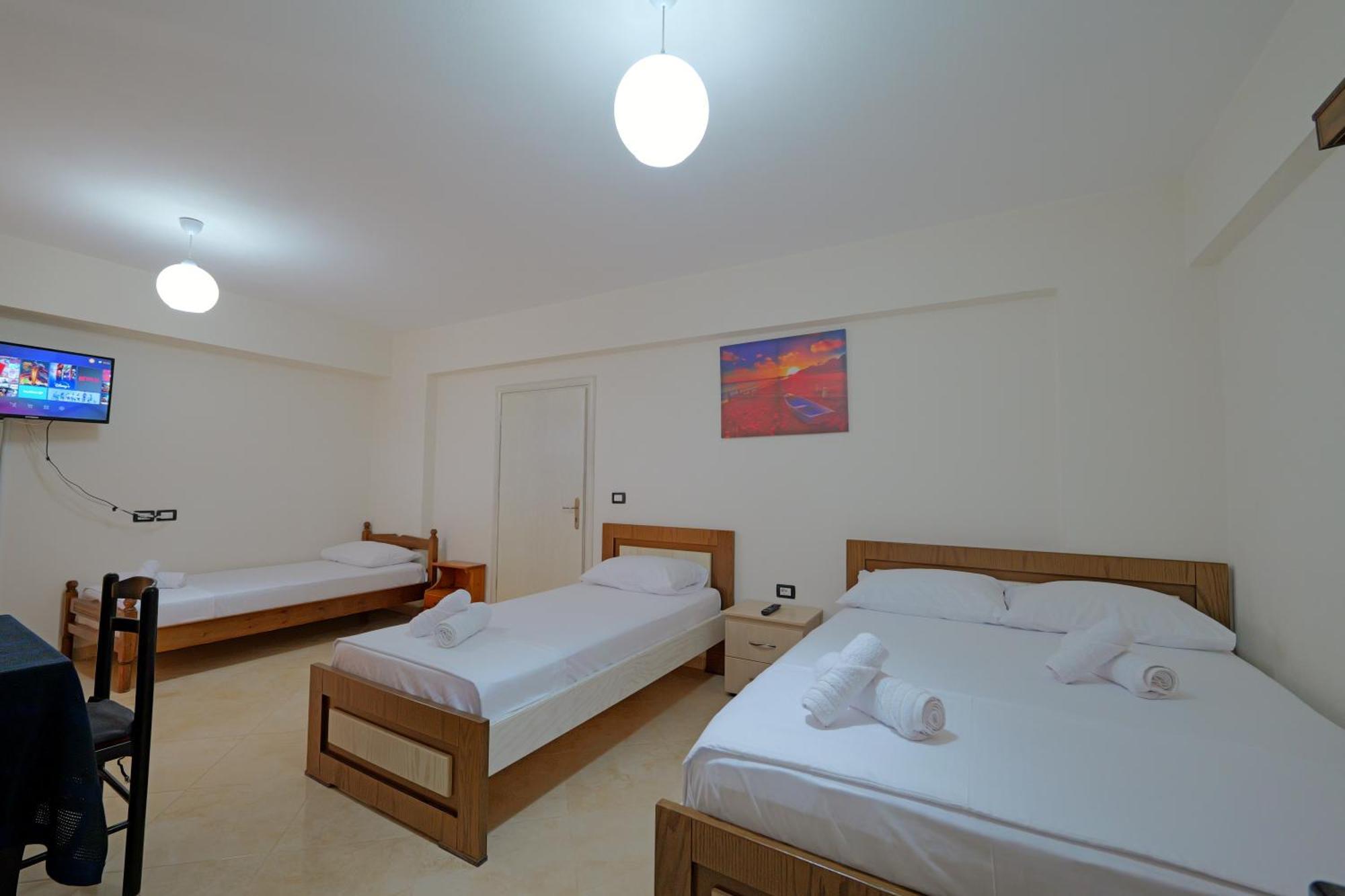 Livia'S Guesthouse Ksamil Ngoại thất bức ảnh