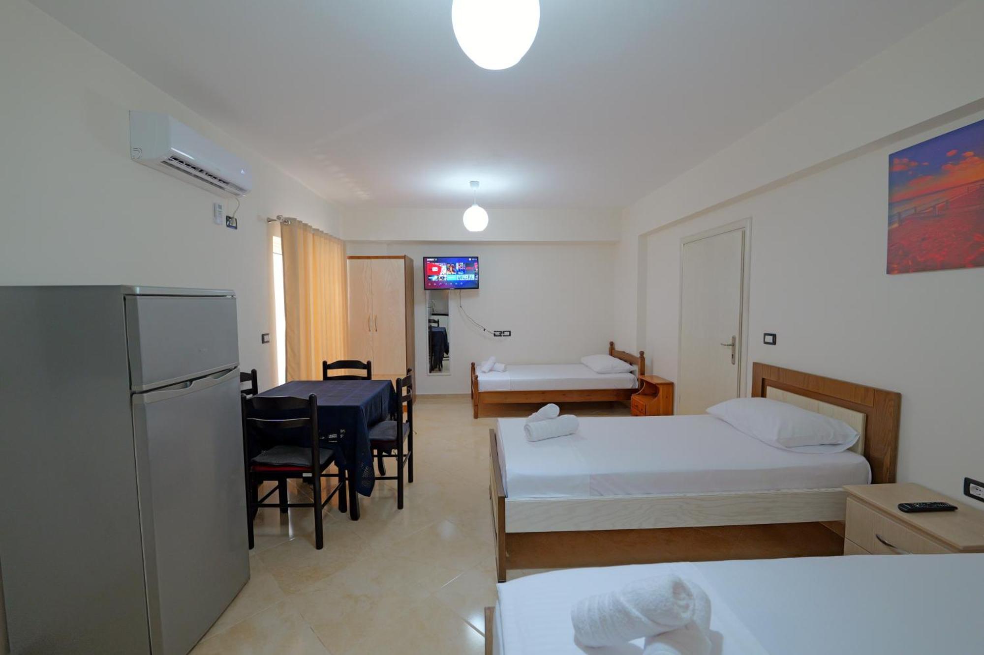 Livia'S Guesthouse Ksamil Ngoại thất bức ảnh