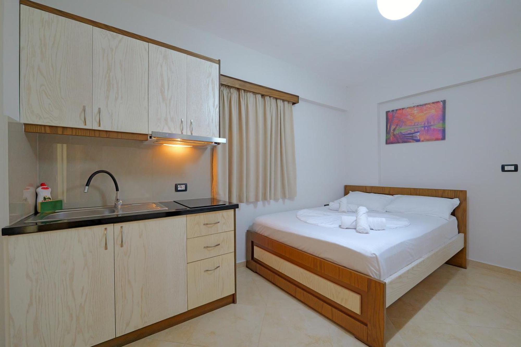 Livia'S Guesthouse Ksamil Ngoại thất bức ảnh