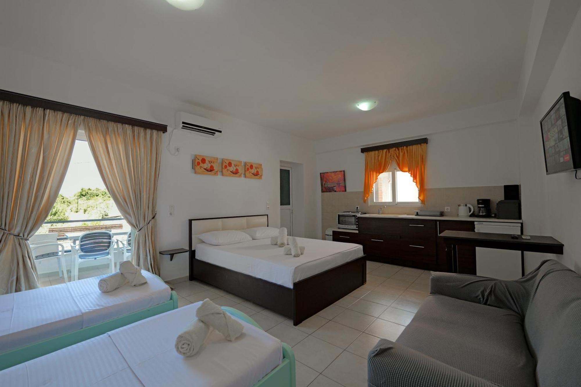 Livia'S Guesthouse Ksamil Ngoại thất bức ảnh