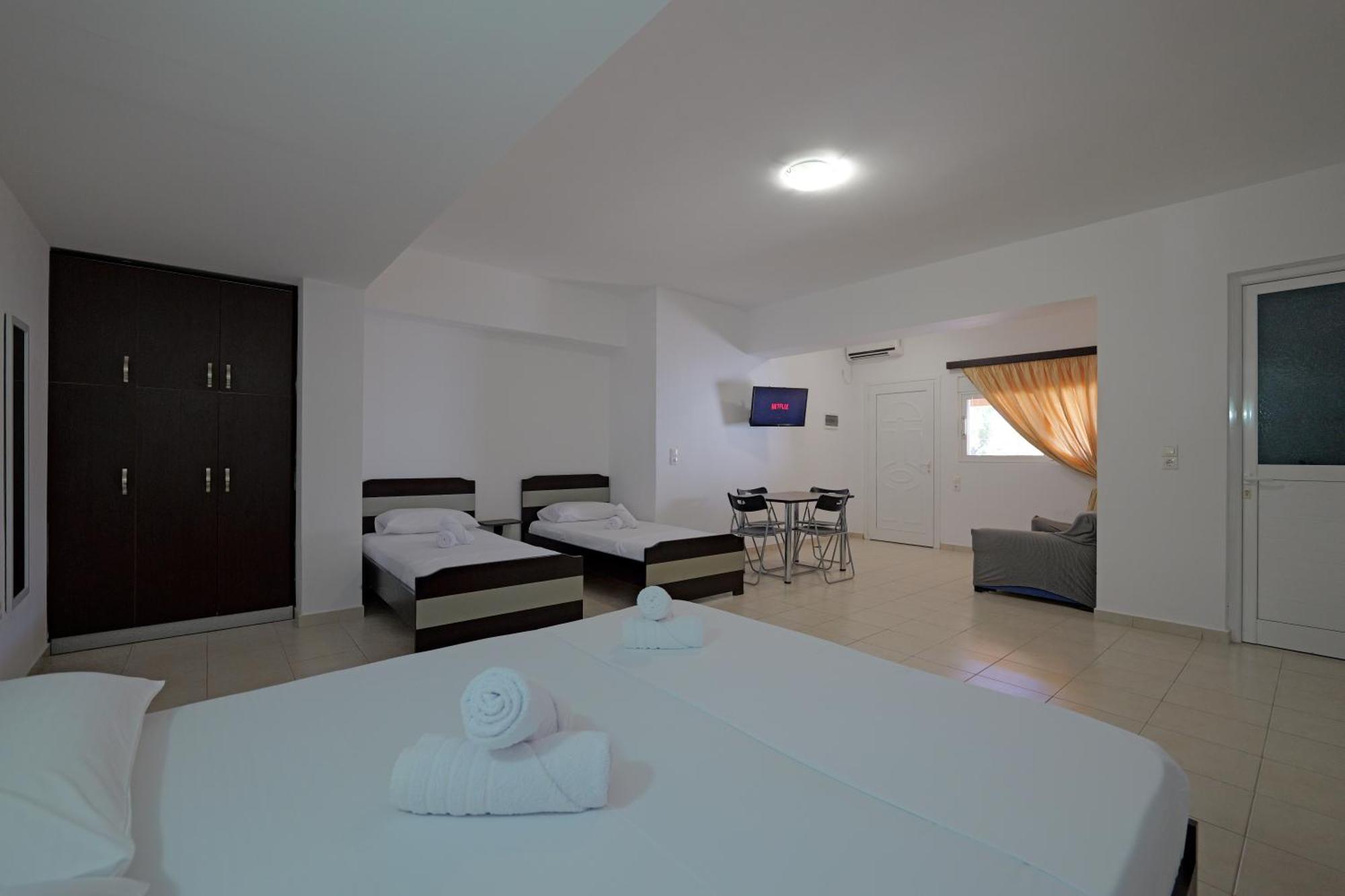Livia'S Guesthouse Ksamil Ngoại thất bức ảnh
