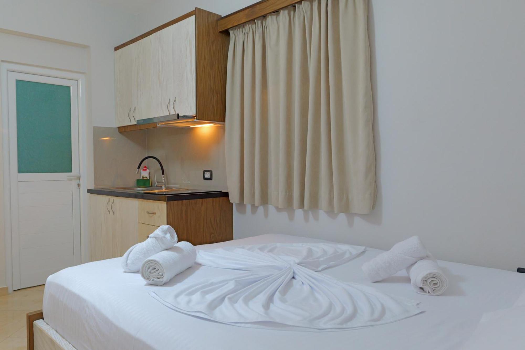Livia'S Guesthouse Ksamil Ngoại thất bức ảnh