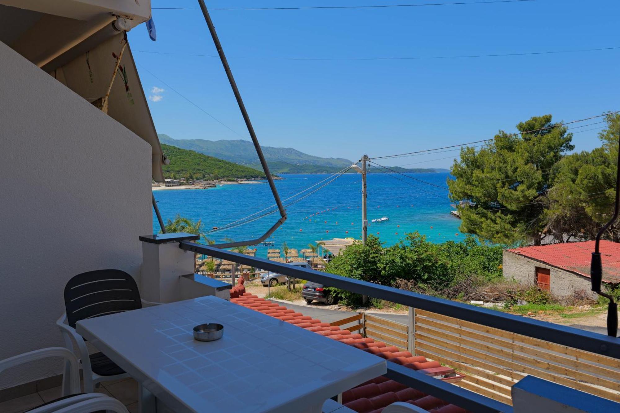 Livia'S Guesthouse Ksamil Ngoại thất bức ảnh