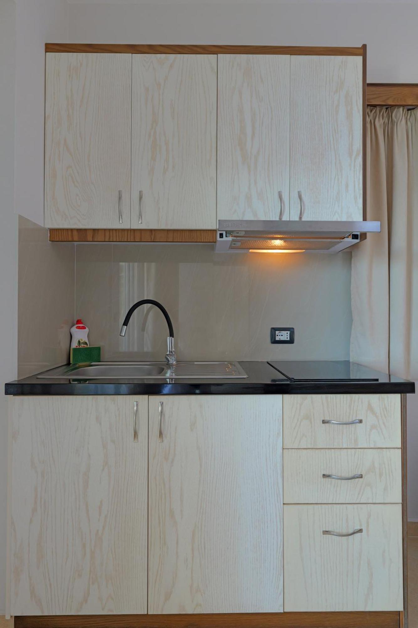 Livia'S Guesthouse Ksamil Ngoại thất bức ảnh