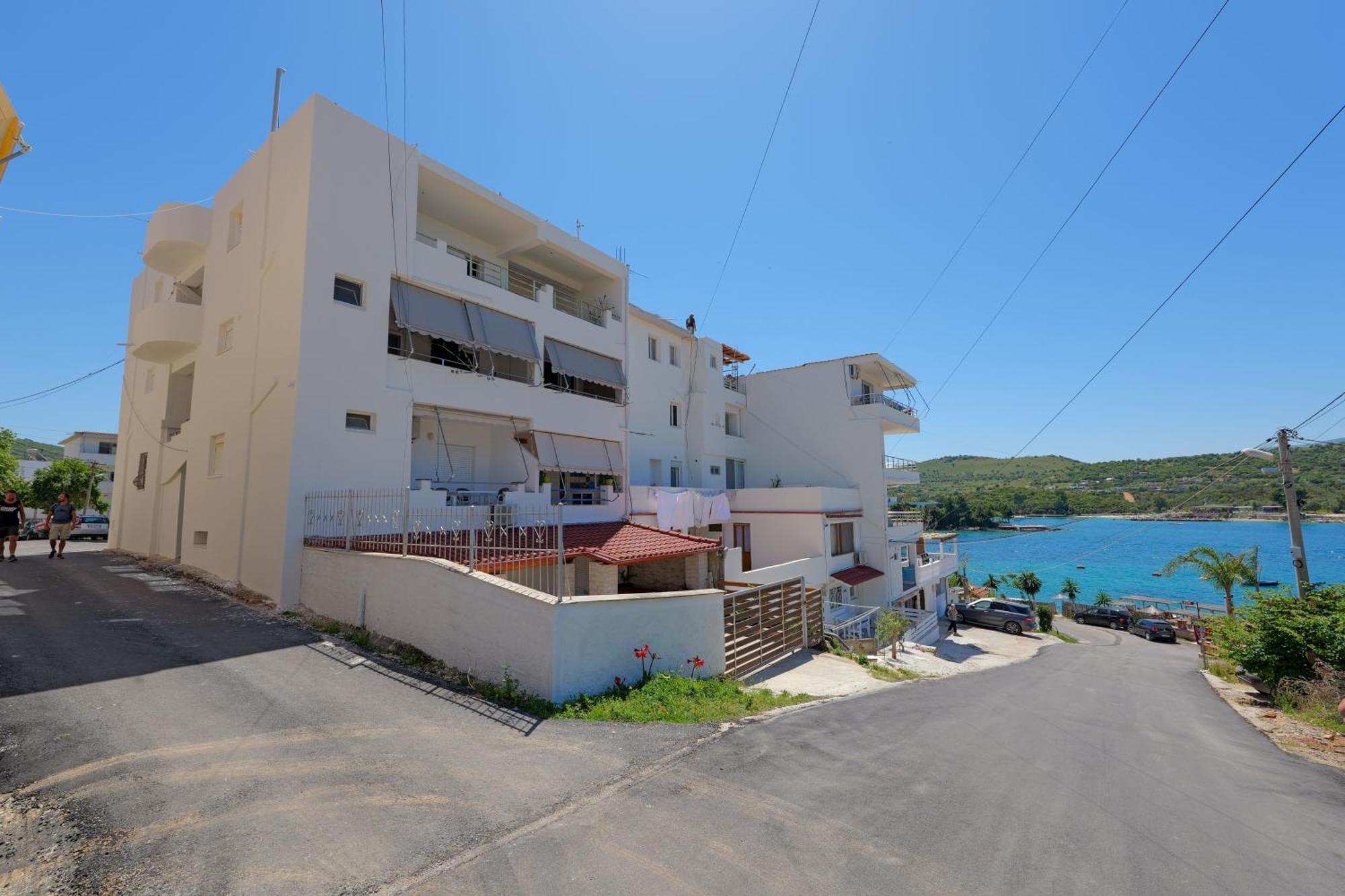 Livia'S Guesthouse Ksamil Ngoại thất bức ảnh